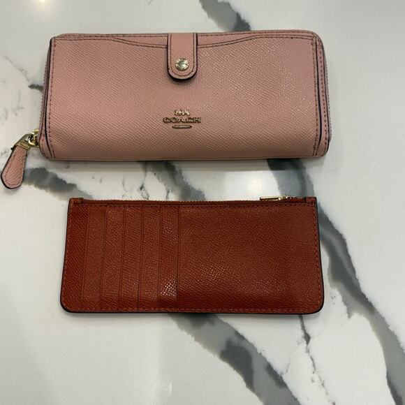 Coach Colorblock
Multifunctional Wallet
F25967 Blush/Terracotta - Picture 15 of 15